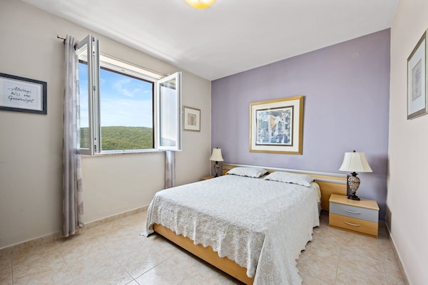 Stijlvol appartement met zeezicht in Rabac, 400m van het strand - thumbnail 2