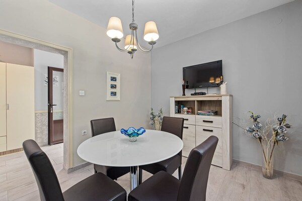 Stijlvol appartement met zeezicht in Rabac, 400m van het strand - thumbnail 3