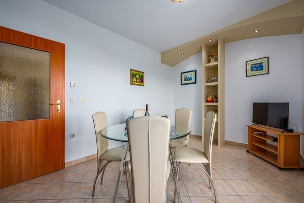 Luxe appartement in Drenje met gedeeld zwembad, sauna en jacuzzi - thumbnail 2