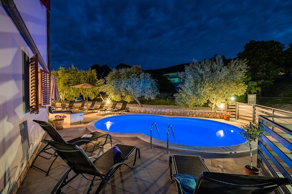 Luxe appartement in Drenje met gedeeld zwembad, sauna en jacuzzi - thumbnail 3