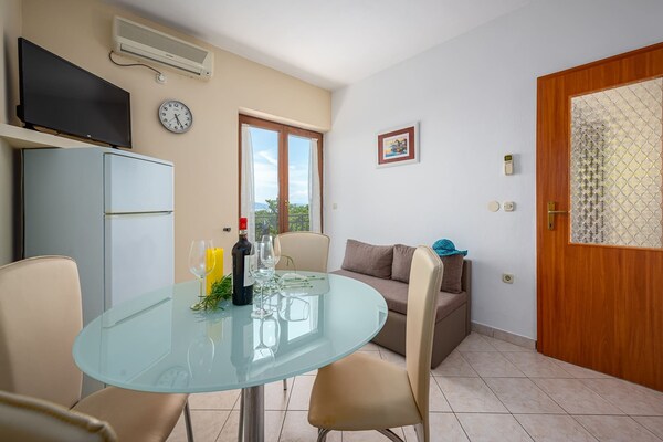 Appartement Lara 2 met gedeeld zwembad, sauna & jacuzzi nabij strand - thumbnail 2