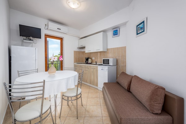 Luxe appartement in Drenje met gedeeld zwembad, sauna en jacuzzi · 4 pers. - thumbnail 3
