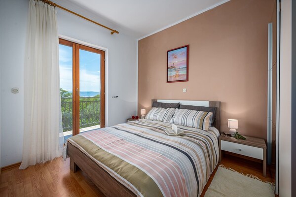 Romantisch appartement met gedeeld zwembad, sauna & jacuzzi nabij strand - thumbnail 5