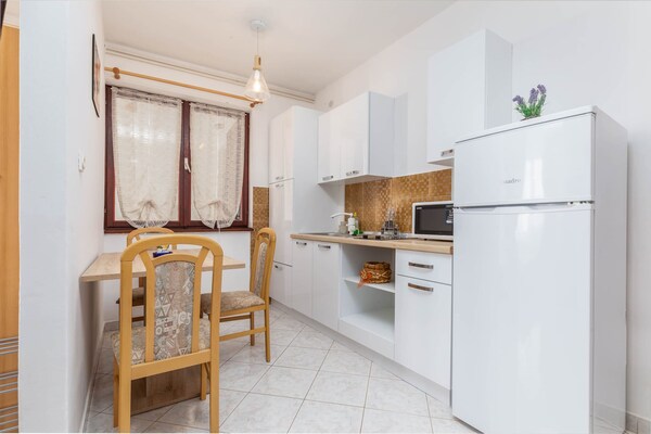 Modern appartement met terras in Valbandon, op 1 km van het strand - thumbnail 3
