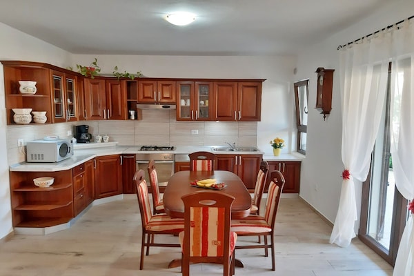 Ruim appartement met tuin en terras voor 7 personen nabij Pula - thumbnail 3