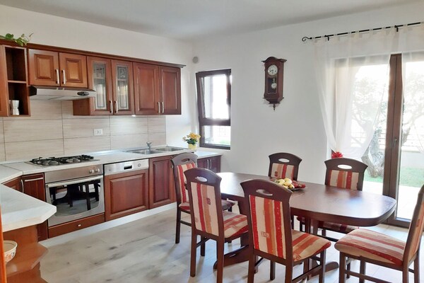Ruim appartement met tuin en terras voor 7 personen nabij Pula - thumbnail 4