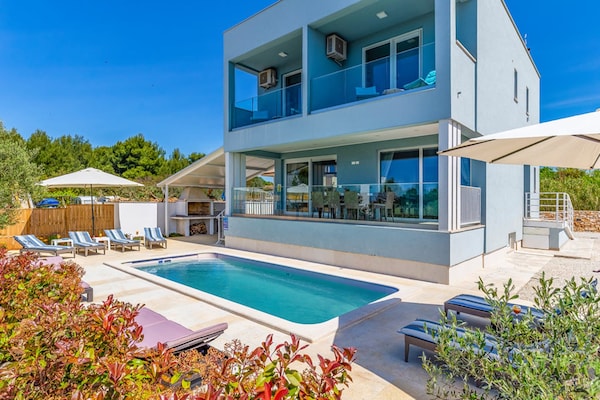 Villa With Pool And Sea View In Fazana - Horizont - Fažana