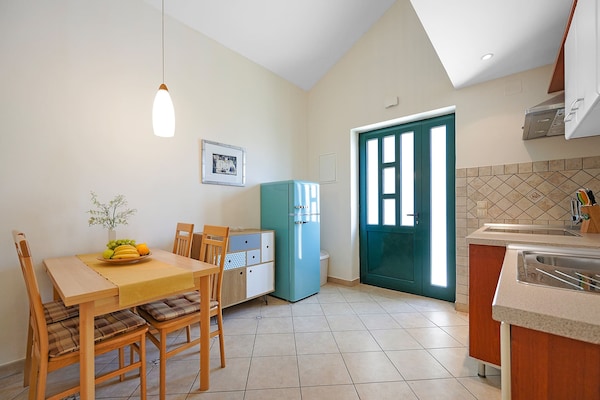 2-persoons appartement in centrum Banjol direct aan het strand - thumbnail 5