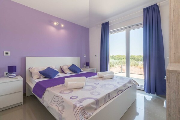 Luxe villa voor 18 personen met privézwembad, jacuzzi en sportfaciliteiten in Valtura - thumbnail 4