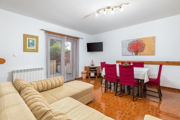 5-persoons appartement met zwembad in Ližnjan - thumbnail 2