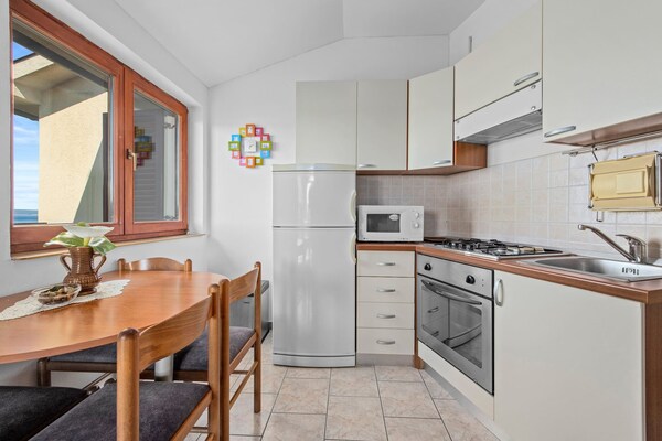 Appartement met zeezicht en balkon, 300m van strand in Supetarska Draga - thumbnail 3