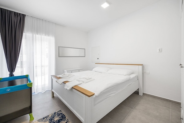Op 400 m van het strand: Modern appartement in Banjol voor 4 personen - thumbnail 4