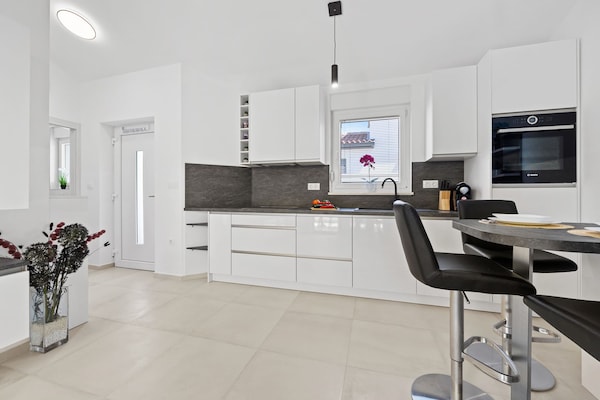 4-persoons appartement aan het strand in Peroj - thumbnail 3