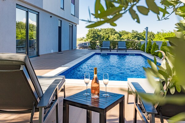 Villa Pinus in Cervar Porat: privézwembad, jacuzzi & speelkelder - thumbnail 2