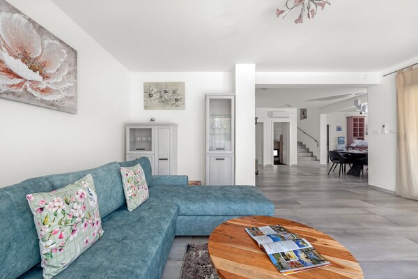 Villa Magnolia West: privézwembad & jacuzzi nabij strand Krnica - thumbnail 2