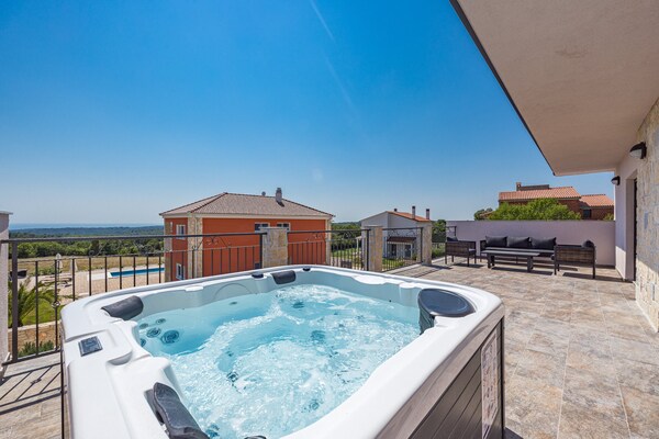 Villa Magnolia West: privézwembad & jacuzzi nabij strand Krnica - thumbnail 5