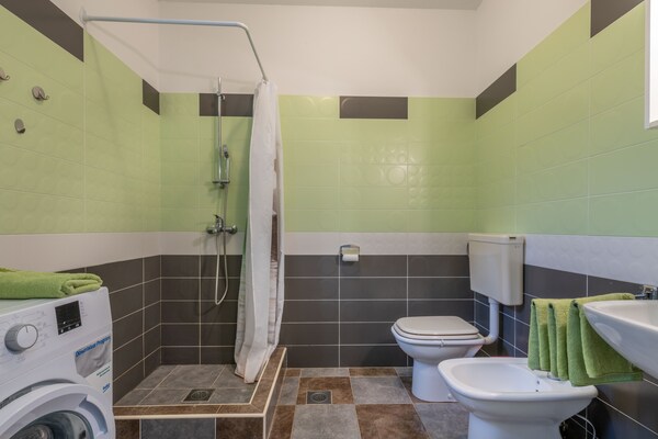 Romantisch appartement in Labin met tuin, vlakbij strand en historisch centrum - thumbnail 6
