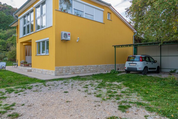 Romantisch appartement in Labin met tuin, vlakbij strand en historisch centrum - thumbnail 1