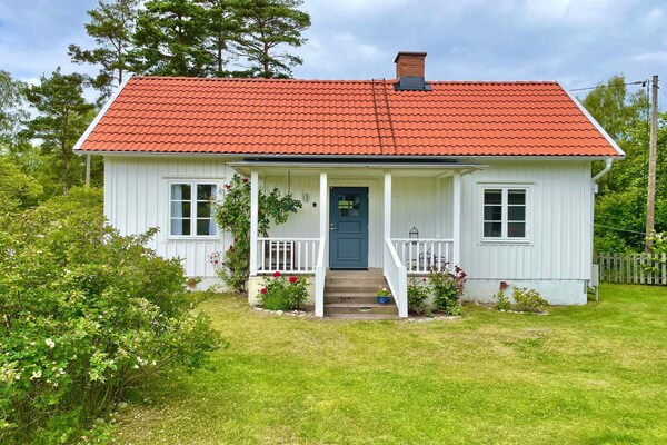 Vrijstaand vakantiehuis bij Byxelkrok – 360m van zee, WLAN & golf - thumbnail 1