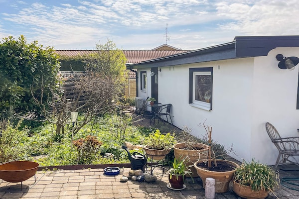 Kneuterig vakantiehuisje in Borrby, dichtbij de Zweedse Oostzeekust - thumbnail 2