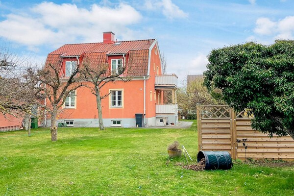 Ruime vakantievilla in Visby centrum met tuin, vlakbij zee en golfbaan - thumbnail 6