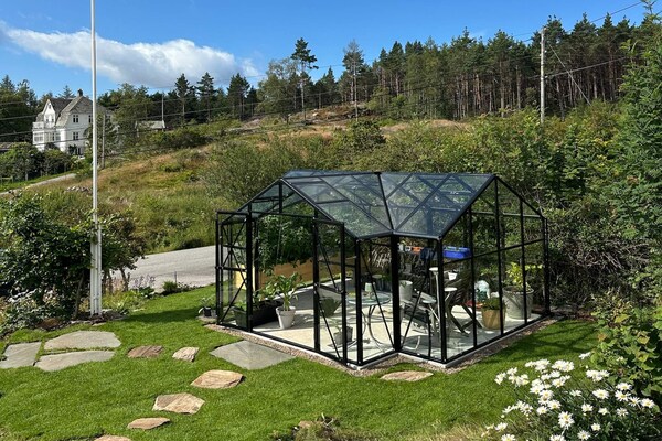 Zonnig vakantiehuis met panoramisch fjordzicht bij Klokkarvik - thumbnail 5