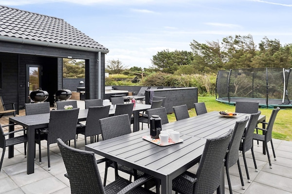 Aan zee: Ruim vakantiehuis in Løkken voor 20 personen · 267 m² - thumbnail 2