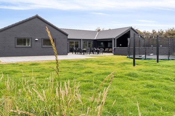 Aan zee: Ruim vakantiehuis in Løkken voor 20 personen · 267 m² - thumbnail 3