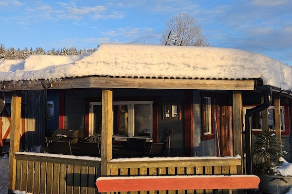 Charmante vakantiehut in Rörvattnet met uitzicht op meer en bergen - thumbnail 1