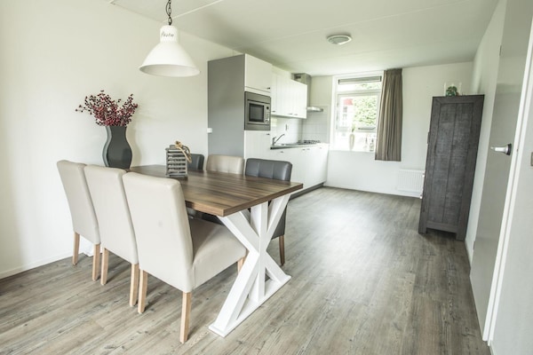 Vrijstaande watervilla met eigen steiger in Medemblik - thumbnail 3