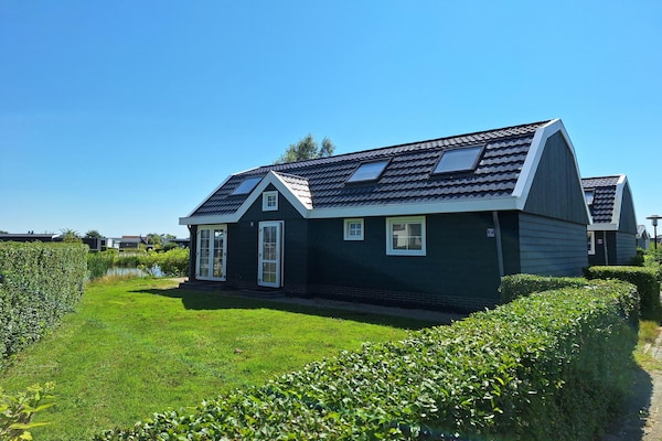 Tulpenhof Villa: ruim vakantiehuis voor 10 personen in polderlandschap - thumbnail 1