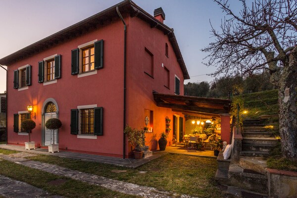 Villa Alberta: Luxe Toscaanse villa aan golfbaan bij Lucca - thumbnail 1