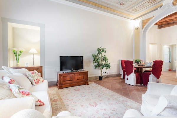 Historisch appartement in centrum Lucca, aan golfbaan met 2 slaapkamers - thumbnail 2