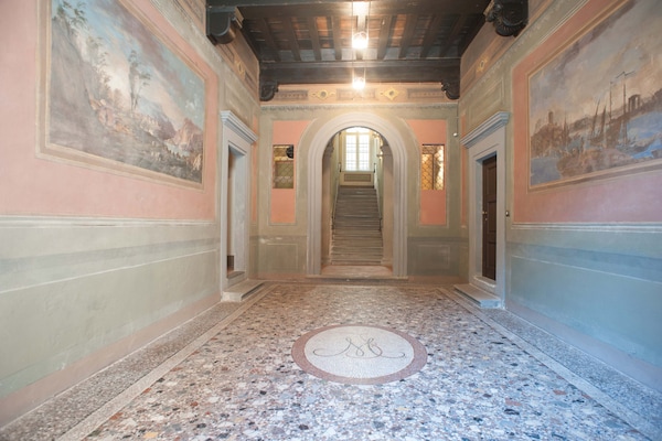 Historisch appartement in centrum Lucca, aan golfbaan met 2 slaapkamers - thumbnail 1