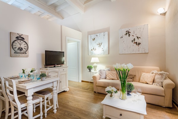 Stijlvol appartement in historisch paleis Lucca met uitzicht op verborgen tuin - thumbnail 3