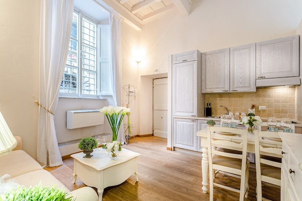 Stijlvol appartement in historisch paleis Lucca met uitzicht op verborgen tuin - thumbnail 5