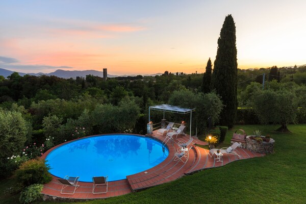 Authentieke Toscaanse villa met infinity pool en uitzicht bij Lucca - thumbnail 6