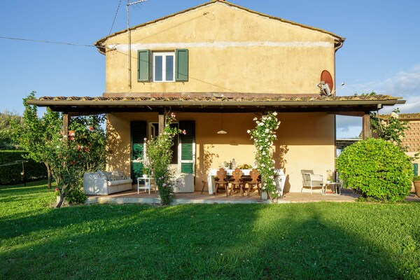 Authentieke Toscaanse villa met infinity pool en uitzicht bij Lucca - thumbnail 2