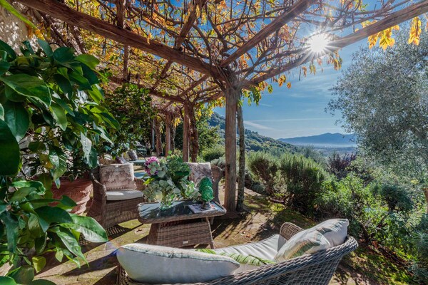 Villa Gufo: Ruim 400m² vakantiehuis met privé-zwembad en uitzicht bij Lucca - thumbnail 4