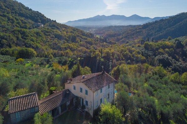 Villa Gufo: Ruim 400m² vakantiehuis met privé-zwembad en uitzicht bij Lucca - thumbnail 2