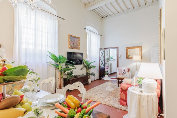 Sereen appartement aan de beek met privétuin in hartje Lucca - thumbnail 2