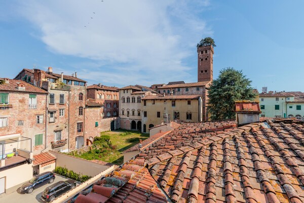 Penthouse Lucca: Modern design met uitzicht op de Torre Guinigi - thumbnail 3