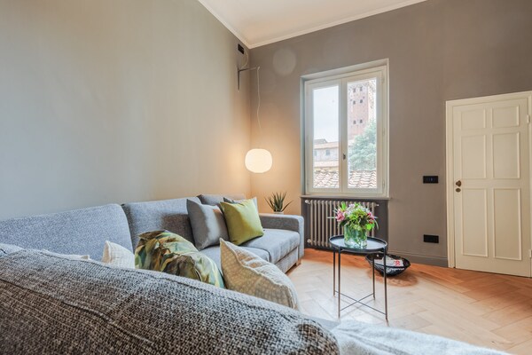 Penthouse Lucca: Modern design met uitzicht op de Torre Guinigi - thumbnail 6