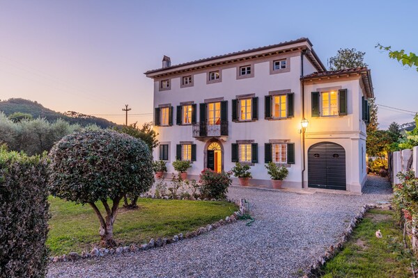 Villa Magnolie: Stijlvolle familievilla met panoramisch uitzicht bij Lucca - thumbnail 1