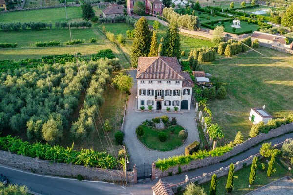 Villa Magnolie: Stijlvolle familievilla met panoramisch uitzicht bij Lucca - thumbnail 2