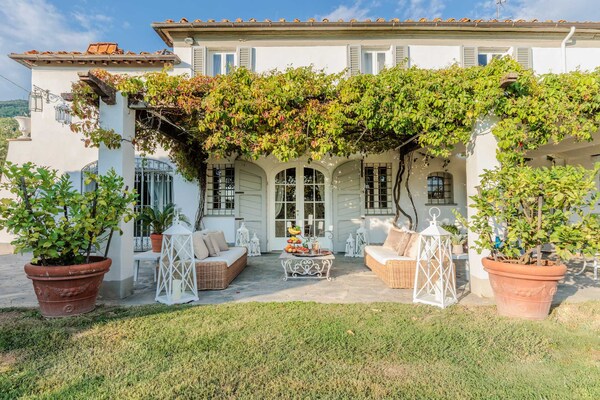 Villa Noa: Ruim Toscaans familieverblijf met zwembad en uitzicht bij Lucca - thumbnail 2