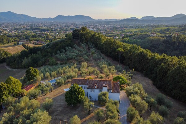 Villa Noa: Ruim Toscaans familieverblijf met zwembad en uitzicht bij Lucca - thumbnail 4