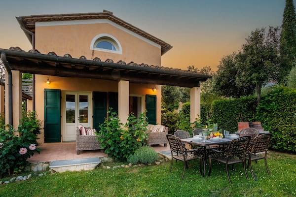 Toscaanse villa met 3 slaapkamers, tuin en gedeeld zwembad bij Lucca - thumbnail 1