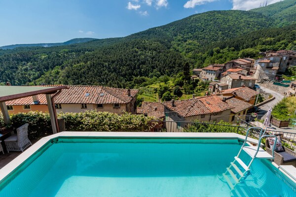 Authentiek Toscaans landhuis met zwembad en uitzicht nabij Lucca - thumbnail 2