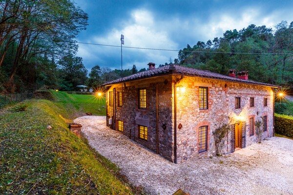 Gerenoveerde Toscaanse Molen Villa met Privézwembad bij Lucca - thumbnail 2
